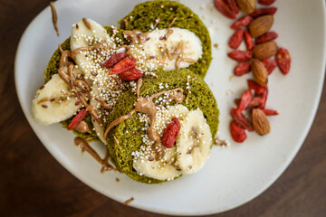 Desayuno sanamente saludable, rico y nutritivo