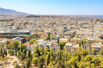Fototapeta premium A city view with a large building in the foreground