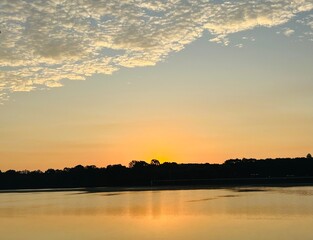 Obraz premium Sunrise on the River