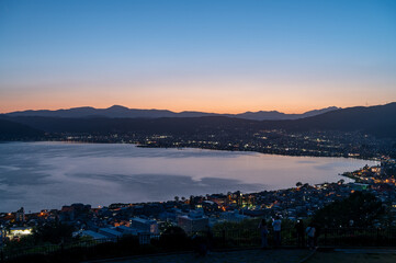 夕暮れの諏訪湖