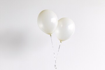 A sustainable balloon drifts elegantly against a pristine backdrop, highlighting eco-conscious celebration options in a sleek design.