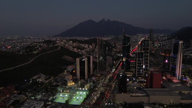 Municipio mas caro de Latinoam&eacute;rica, san pedro garza garcia, vista panor&aacute;mico donde se muestran los edificios de muy buena calidad y muestra el avance 