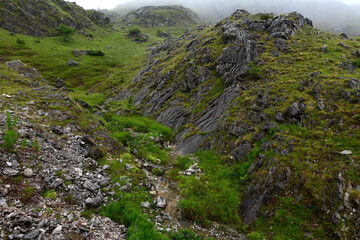 Felsen im Nebel - Crveni Kuk, Dinarische Alpen, Bosnien-Herzegowina // Rocks in the fog - Crveni Kuk, Dinaric Alps, Bosnia-Herzegovina