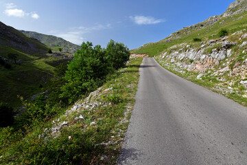 Gebirgspass über den Crveni Kuk, Dinarische Alpen, Bosnien-Herzegowina // Mountain pass over the Crveni Kuk, Dinaric Alps, Bosnia-Herzegovina