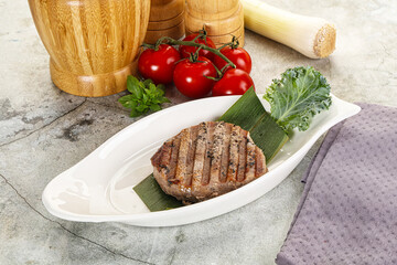 Grilled tuna medallion in the plate