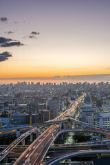Fototapeta premium 東大阪から望む大阪市内の夕景