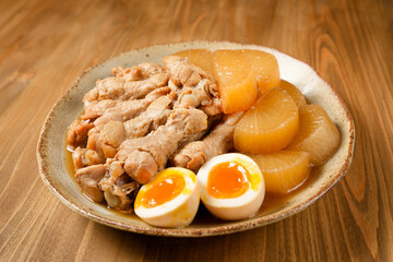 鶏手羽元と大根の煮物
