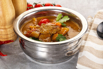 Yellow Thai curry with beef