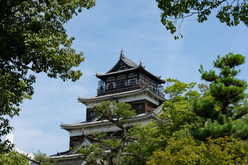 Fototapeta premium Facade of Hiroshima Castle at daytime