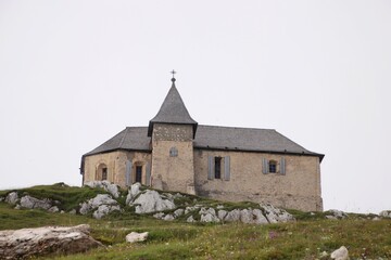 Fototapeta premium a church that is at the highest altitude in all of Europe