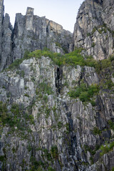 Stavanger Norwegen: Lysefjord mit Hengjanefossen-Wasserfall, Vagabundenhöhle von Fantahålå und Preikestolen