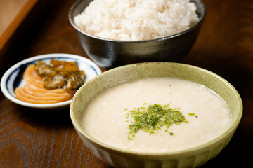 とろろ芋と麦飯