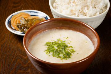 とろろ芋と麦飯
