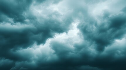 Obraz premium Dramatic dark clouds create a moody atmosphere, suggesting impending rain or a stormy sky.