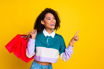 Photo portrait of pretty young girl point empty space shopping bags wear trendy striped outfit...