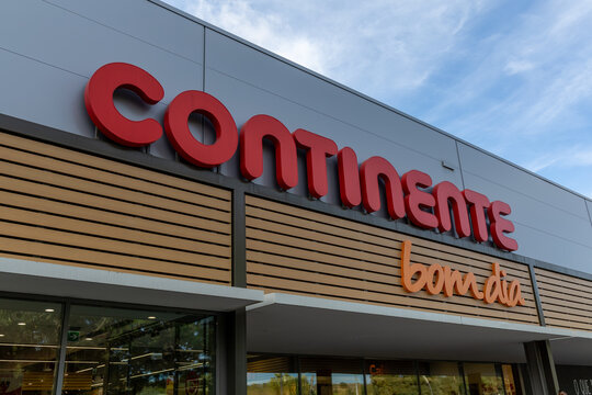 Continente bom dia store logo sign in Queluz. a newly tailored convenience supermarket concept for national roll out across Portugal. Queluz, Portugal. 16 August 2023. 
