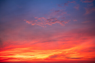 Obraz premium Beautiful , luxury soft gradient orange gold clouds and sunlight on the blue sky perfect for the background, take in everning,Twilight, Large size, high definition landscape photo