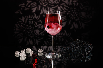 Wildberry Lillet Cocktail im Glas