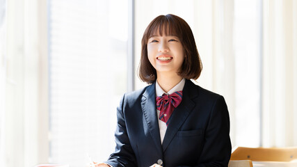 受験生・制服姿の女子高校生