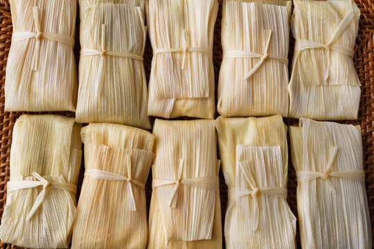 メキシコのタマレスとアトーレ　死者の日のイメージで　Mexican Tamales (Tamal) and Atole, inspired by Day of the Dead（D&iacute;a de los muertos)