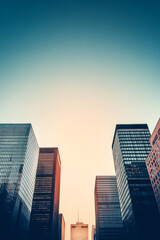 Obraz premium Majestic view of skyscrapers under a vibrant sky during sunset in a bustling city