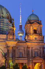 Obraz premium Dom Cathedral on Museum Island in Berlin at sunset