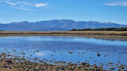 Naklejka premium Gallo lagoon in front of Gredos San Martin de la Vega Avila blue water