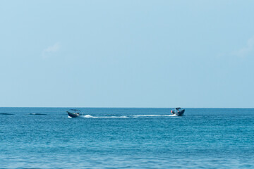 Naklejka premium Boats on Calm Waters – A Moment of Adventure