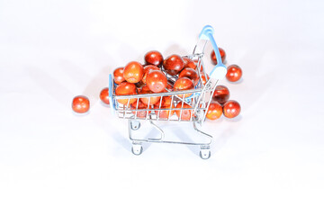 Carrello per la spesa pieno di giuggiole