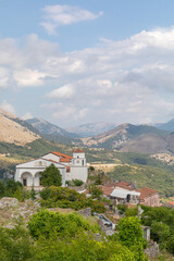 Vue sur la Basilique de San Biagio, depuis le Christ Rédempteur de Maratea, Italie