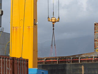 Fototapeta premium crane in the harbour of marina di carrara