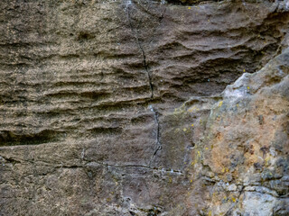Felswand im Sandstein