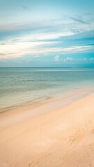 Obraz premium A Tranquil Beach at Dusk With Gentle Waves Lapping Against Soft Sand and Painted Skies in Serene Hues. Generative AI