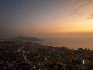 Hermoso atardecer en la ciudad de Lima