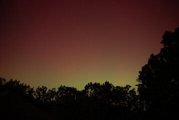 Fototapeta premium red and yellow alabama auroras in 2024 with tons of stars in the sky. 