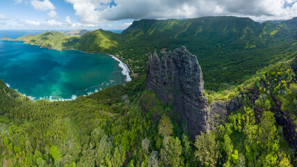 magnifique vue aérienne de la vallée de HATIHEU sur l'ile de NUKU HIVA dans l'archipel des marquises en polynésie francaise 