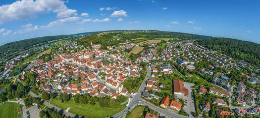 Luftaufnahme von Greding im Tal der Schwarzach an der BAB 9 in Mittelfranken