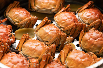 Delicious steamed hairy crabs in the steamer pot