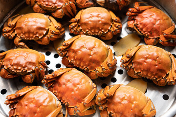 Delicious steamed hairy crabs in the steamer pot