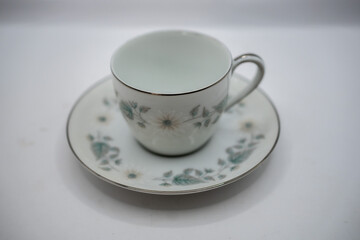 old collectible porcelain antiques