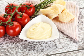 Cheese sauce in the bowl