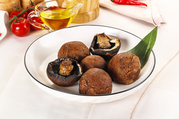 Baked brown champignons with spices