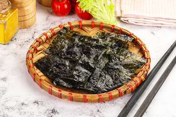 Korean cuisine - Nori chips in the bowl