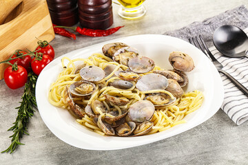Italian pasta - Spaghetti vongole with clams