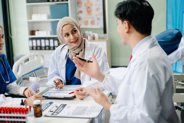 Obraz premium Medical technology network team meeting concept. Doctor hand working with smart phone modern digital tablet and laptop computer