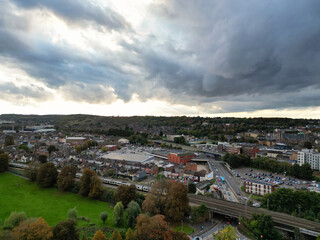 Obraz premium High Angle View of Luton City Residential District Which is Located Near to City Center Downtown of England UK During Cold Sunset of October 12th, 2024