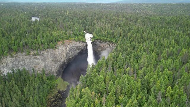 Die Helmcken Falls aus der Vogelperspektive - Kanada