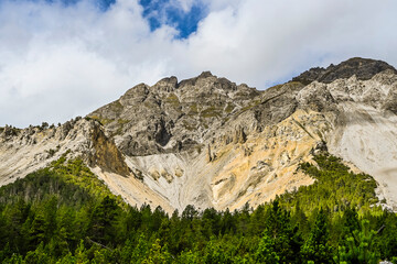 Ofenpass, Zernez, Val dal Botsch, Bergbach, Piz dal Fuorn, Piz dal Botsch, Schotter, Föhren, Wanderweg, Geröll, Gämse, Steinbock, Nationalpark, Alpen, Herbst, Schweiz