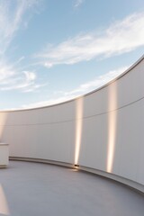 Obraz premium Elegant rooftop with curved wall for editorial shoot.