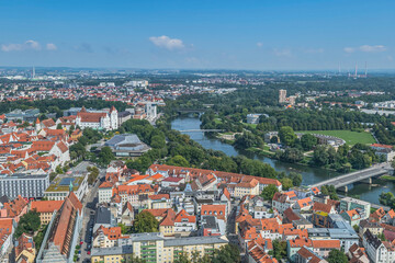 Obraz premium Ausblick auf die Industrie- und Hochschulstadt Ingolstadt in Oberbayern